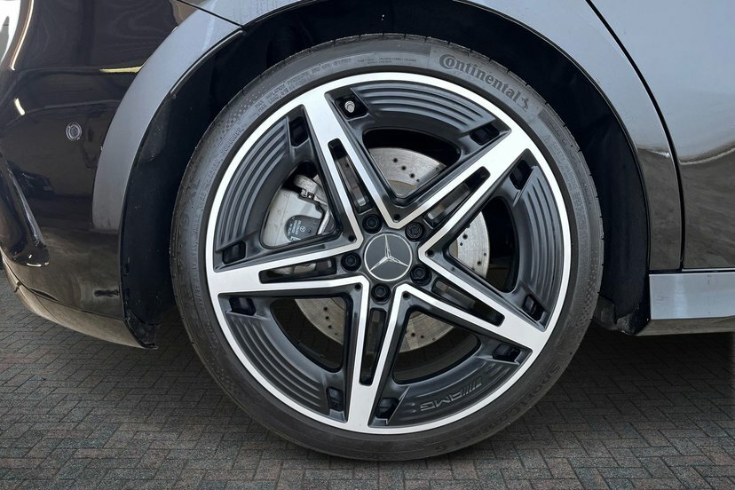Mercedes-Benz A Class A35 Amg 4Matic Premium Black #4
