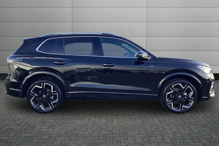 Volkswagen Tiguan 1.5 Etsi Mhev R-line Suv Hybrid Dsg 15 EN75GGE Black #4