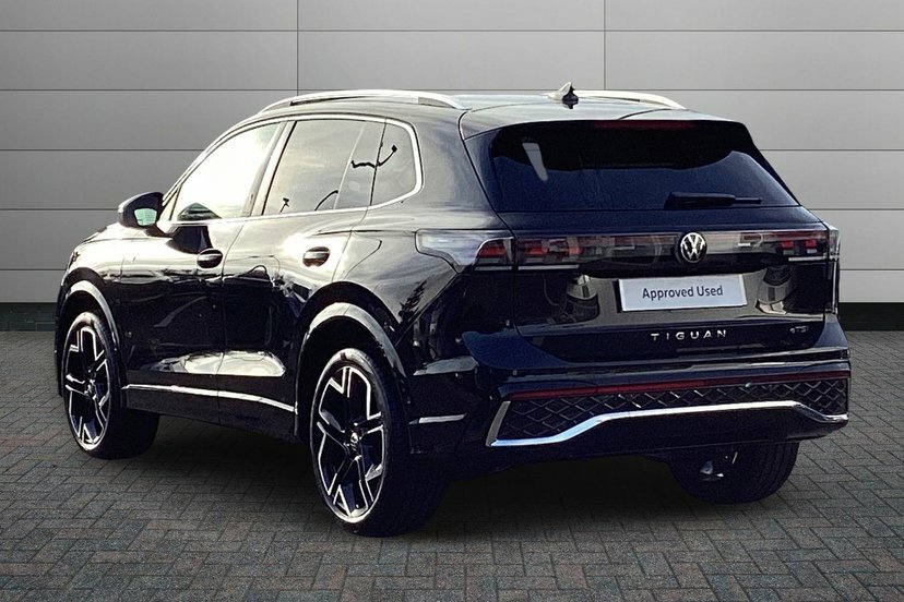 Volkswagen Tiguan 1.5 Etsi Mhev R-line Suv Hybrid Dsg 15 EN75GGE Black #3