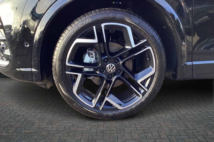 Volkswagen Tiguan 1.5 Etsi Mhev R-line Suv Hybrid Dsg 15 EN75GGE Black #5