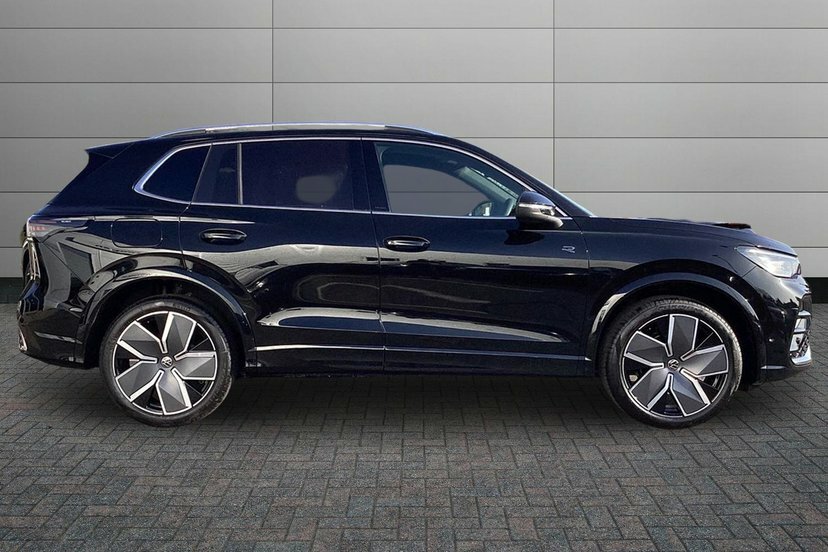 Volkswagen Tiguan 1.5 Etsi Mhev R-line Suv Hybrid Dsg 15 EY26VGO Black #4
