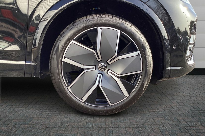 Volkswagen Tiguan 1.5 Etsi Mhev R-line Suv Hybrid Dsg 15 EY26VGO Black #5