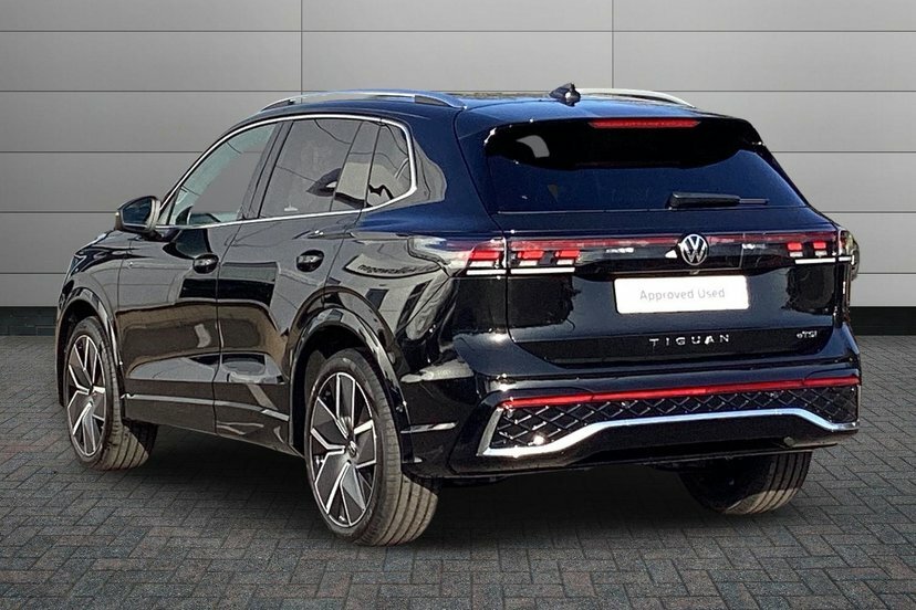 Volkswagen Tiguan 1.5 Etsi Mhev R-line Suv Hybrid Dsg 15 EY26VGO Black #3