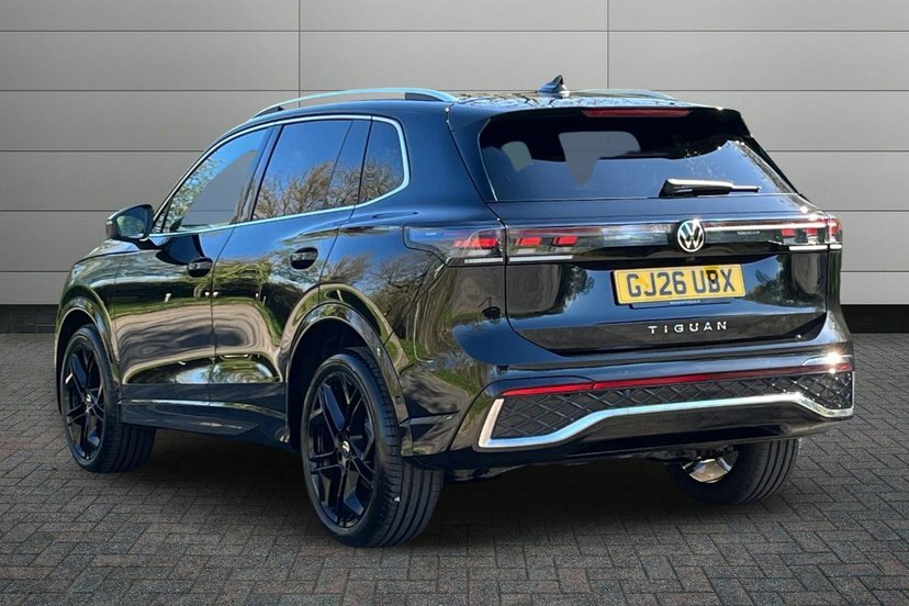 Volkswagen Tiguan 2.0 Tdi R-line Suv Dsg 150 Ps GJ26UBX Black #3
