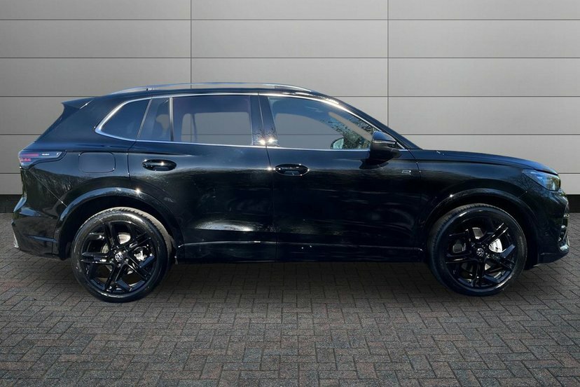 Volkswagen Tiguan 2.0 Tdi R-line Suv Dsg 150 Ps GJ26UBX Black #4