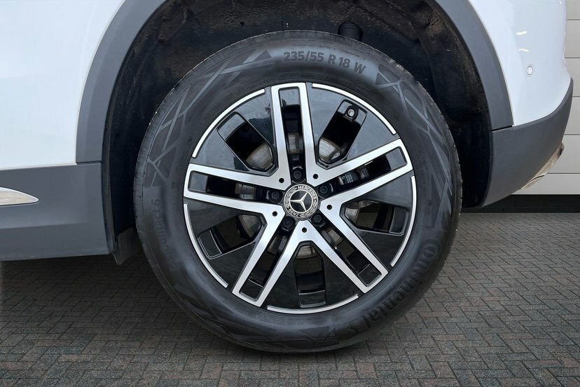 Mercedes-Benz GLA Class Gla 180 Sport Executive White #4