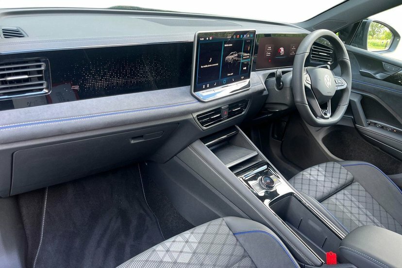 Volkswagen Tiguan 1.5 Etsi Mhev R-line Suv Hybrid Dsg 15 GF26RVP Green #2
