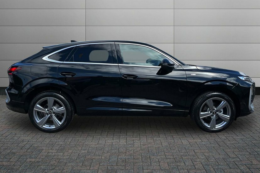 Audi Q3 1.5 Tfsi S Line Sportback S Tronic 150 LN26OGF Black #4