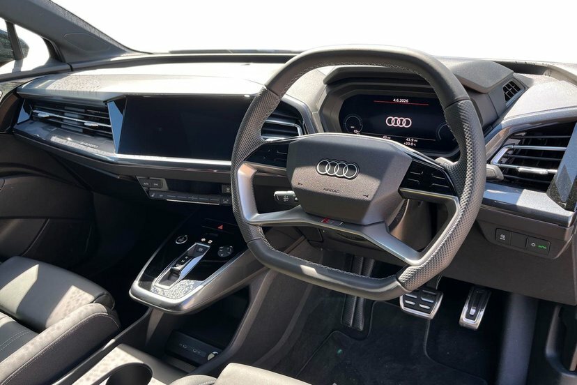 Audi Q4 E Tron 45 Black Edition Suv 82Kwh 286 LL26ATX Black #6