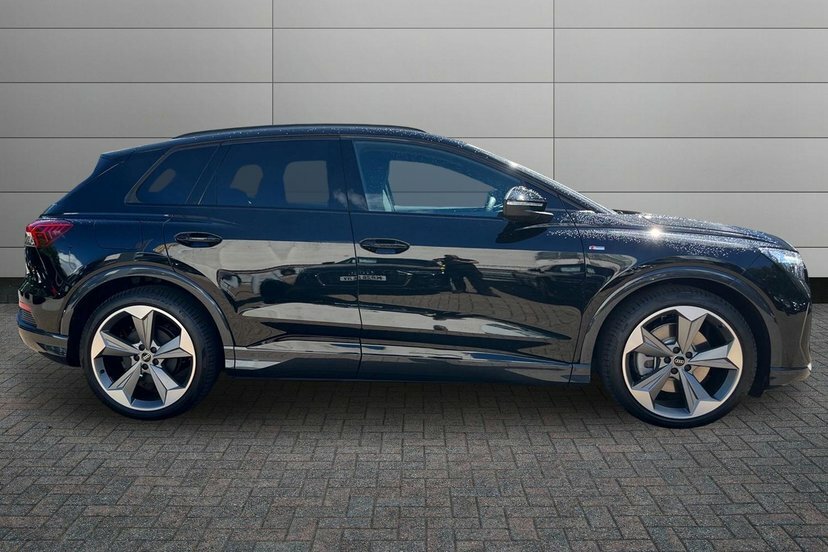 Audi Q4 E Tron 45 Black Edition Suv 82Kwh 286 LL26ATX Black #4