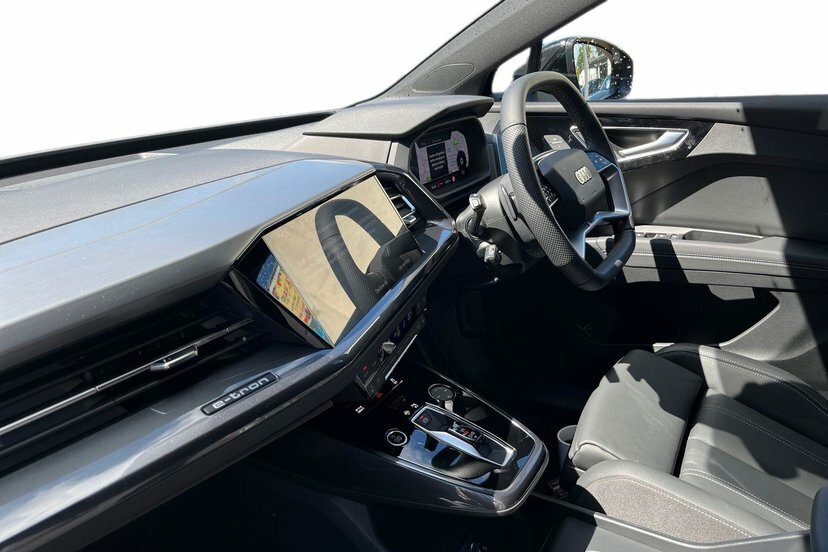 Audi Q4 E Tron 45 Black Edition Suv 82Kwh 286 LL26ATX Black #2