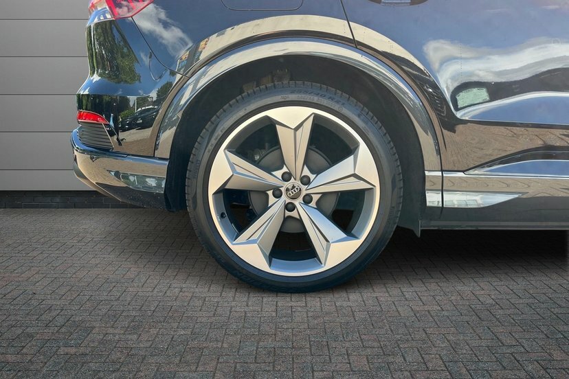 Audi Q4 E Tron 45 Black Edition Suv 82Kwh 286 LL26ATX Black #5