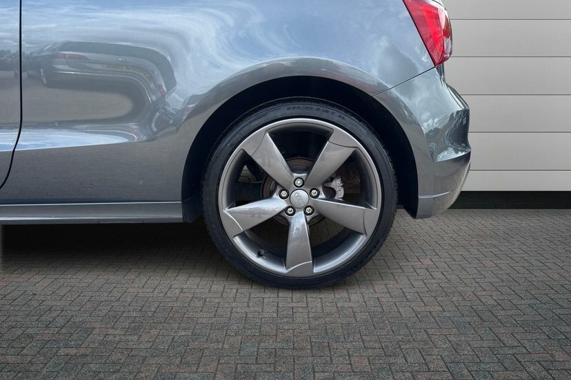 Audi A1 2.0 Tdi Black Edition Hatchback KT14BPV Grey #5