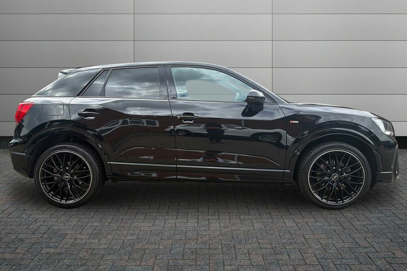 Audi Q2 1.5 Tfsi Cod 35 Black Edition Suv S Tro FP73YYB Black #4