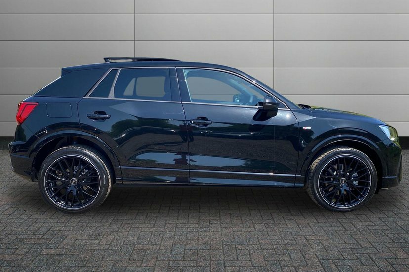 Audi Q2 1.5 Tfsi Cod 35 Black Edition Suv S Tro LL26HUH Black #4