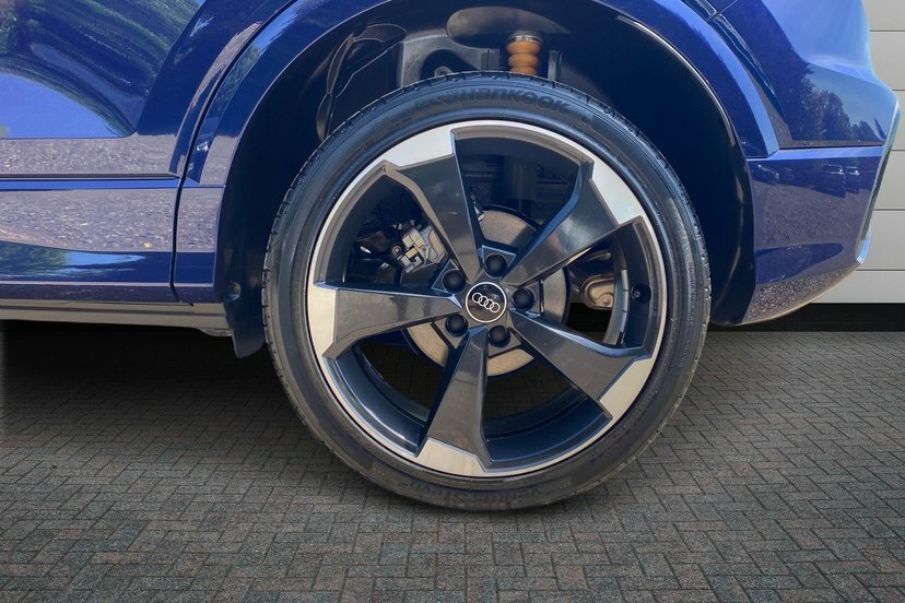 Audi Q2 1.5 Tfsi Cod 35 Black Edition Suv S Tro LR26EBG Blue #5