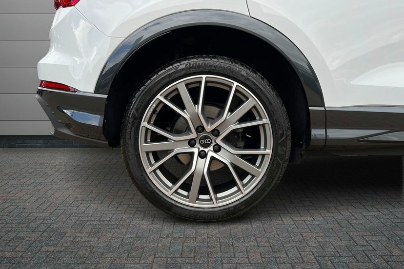 Audi Q3 1.5 Tfsi Cod 35 Black Edition Suv S Tro DF25FSG White #5