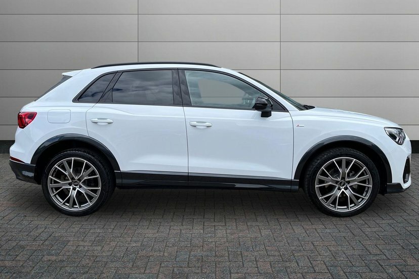 Audi Q3 1.5 Tfsi Cod 35 Black Edition Suv S Tro DF25FSG White #4