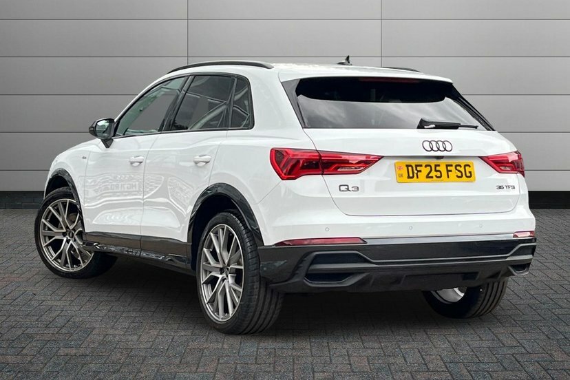 Audi Q3 1.5 Tfsi Cod 35 Black Edition Suv S Tro DF25FSG White #3