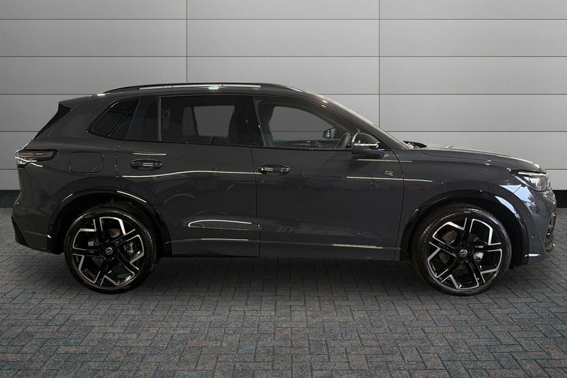 Volkswagen Tiguan 1.5 Etsi Mhev R-line Suv Hybrid Dsg 15 AE26UKD Grey #4