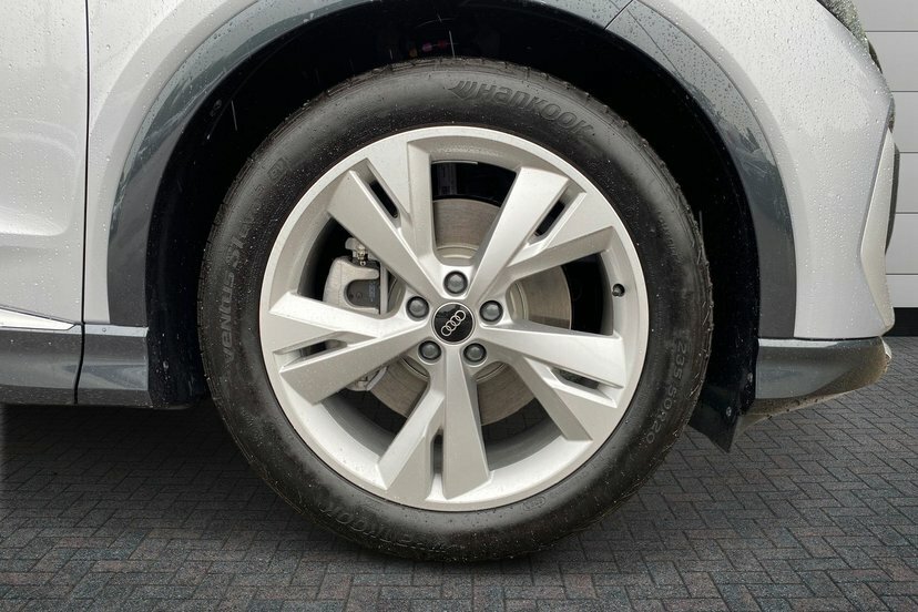 Audi Q4 E Tron 40 S Line 63Kwh DE26EJV White #5