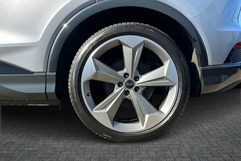 Audi Q4 E Tron 45 Black Edition Sportback 82Kwh AO26EJK Silver #5