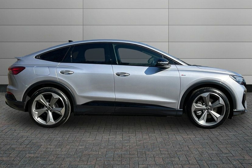 Audi Q4 E Tron 45 Black Edition Sportback 82Kwh AO26EJK Silver #4