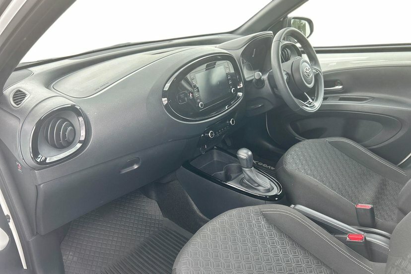 Toyota Aygo X 1.0 Vvt-i Edge Hatchback X-shift 72 Ps FN23XYK Black #2