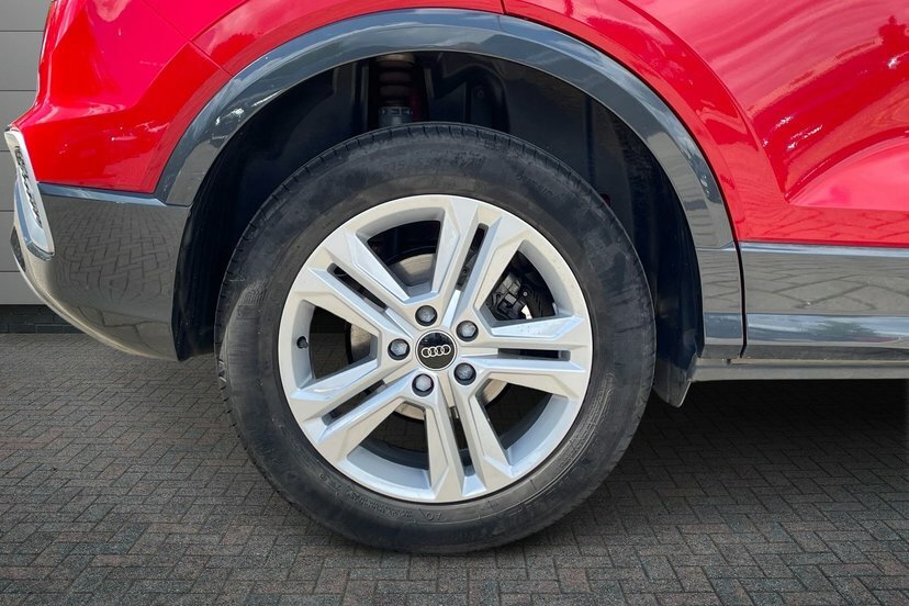 Audi Q2 1.5 Tfsi Cod 35 Sport Suv S Tronic 150 VE73BYZ Red #5