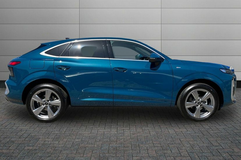 Audi Q3 1.5 Tfsi S Line Sportback S Tronic 150 EJ26ZXU Blue #4