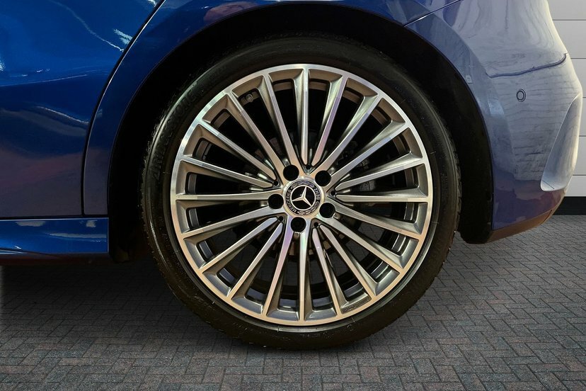 Mercedes-Benz A Class A180 Amg Line Premium Plus AO24OCJ Blue #4