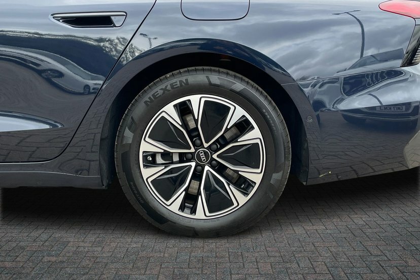 Audi A6 Avant 2.0 E-hybrid 25.9Kwh Sport Estate Plug- VK26TXD Blue #4