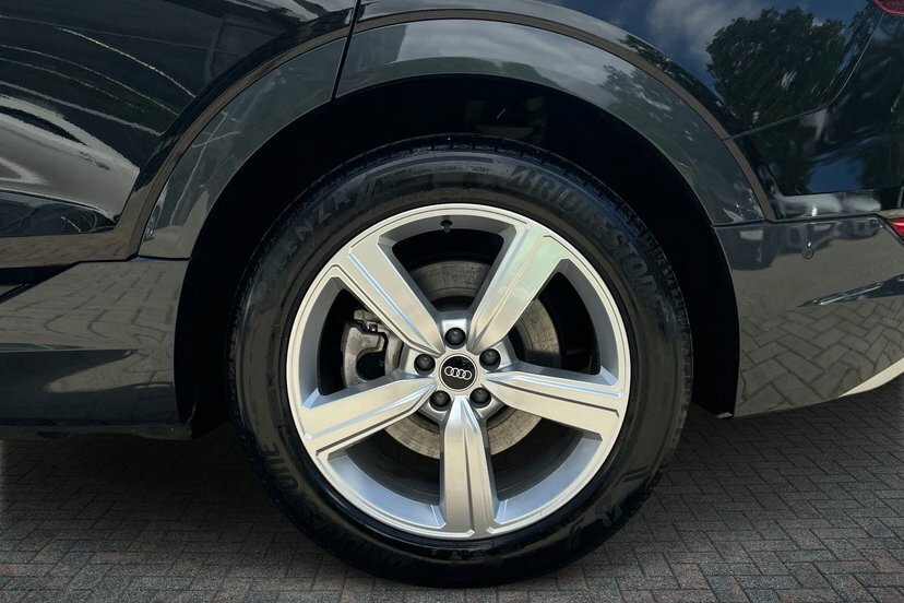 Audi E-tron 50 Technik Suv Quattro 71.2Kwh BJ22YRC Black #5