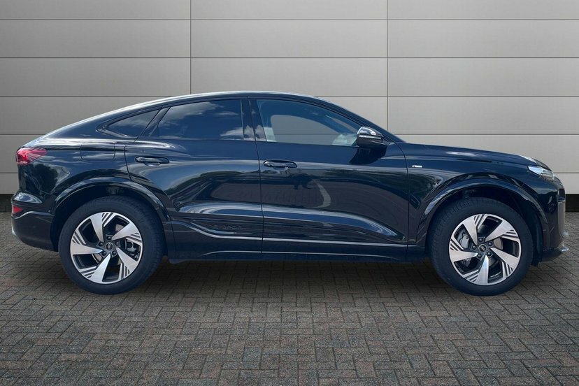 Audi Q6 E-Tron 83Kwh S Line Sportback 252 Ps EY26TMZ Black #4