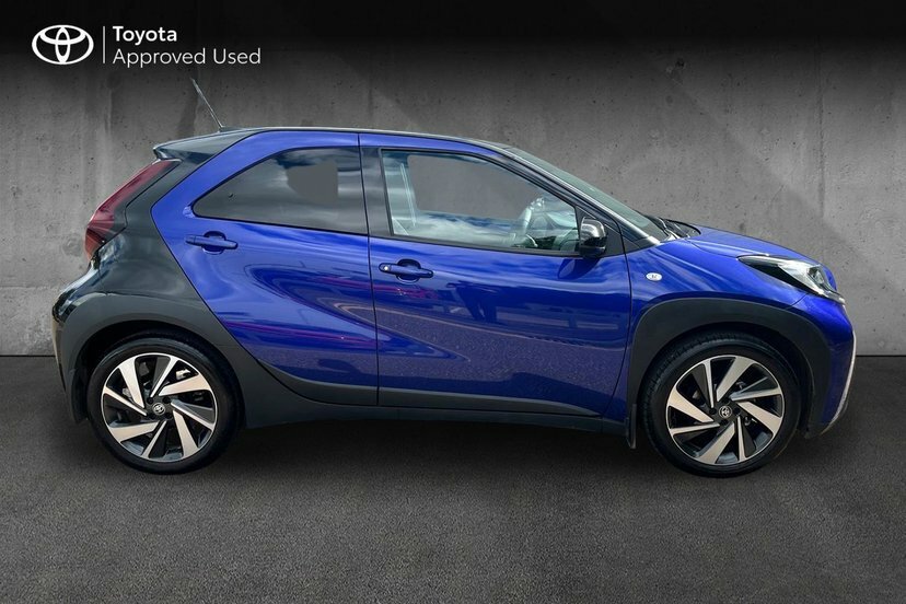 Toyota Aygo X 1.0 Vvt-i Edge Hatchback 72 Ps GJ26ELX Black #4