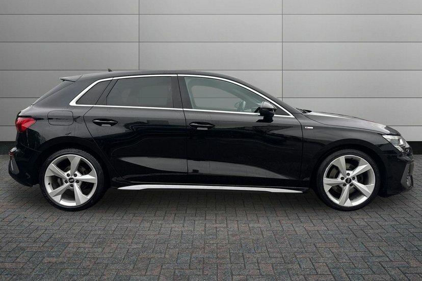 Audi A3 1.5 Tfsi 35 S Line Sportback S Tronic GJ21XKF Black #4
