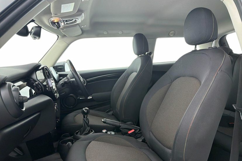Mini Hatch 1.5 Cooper Classic Hatchback 13 ND21FUW Black #2