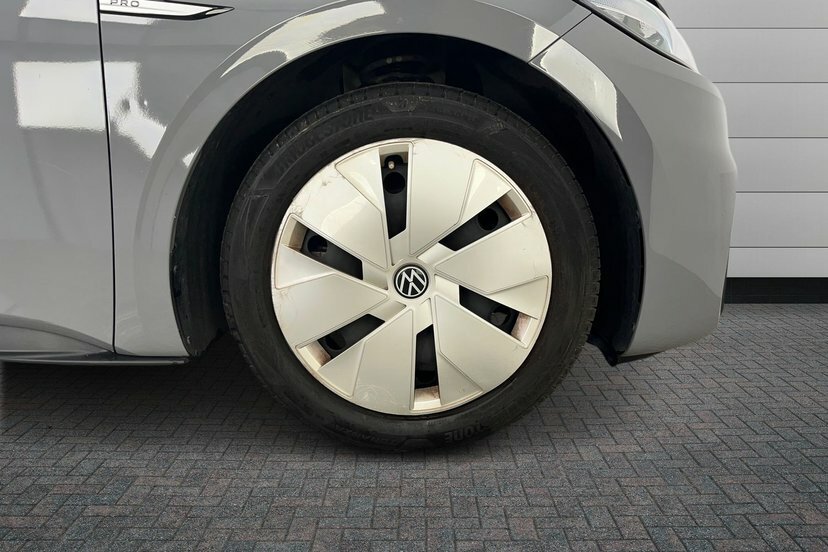 Volkswagen ID.3 Pro Performance 58Kwh Life Hatchback Black #4