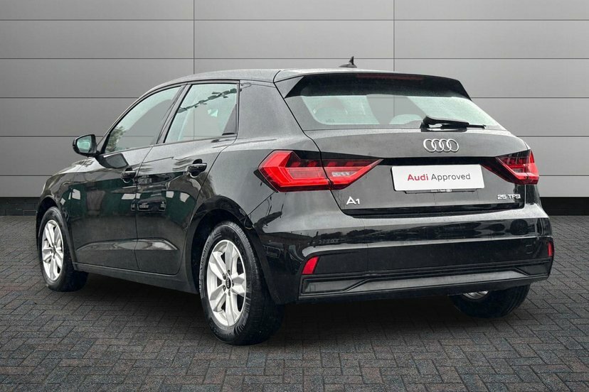 Audi A1 1.0 Tfsi 25 Technik Sportback 9 EA22KBX Black #3