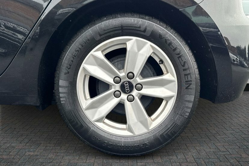 Audi A1 1.0 Tfsi 25 Technik Sportback 9 EA22KBX Black #5