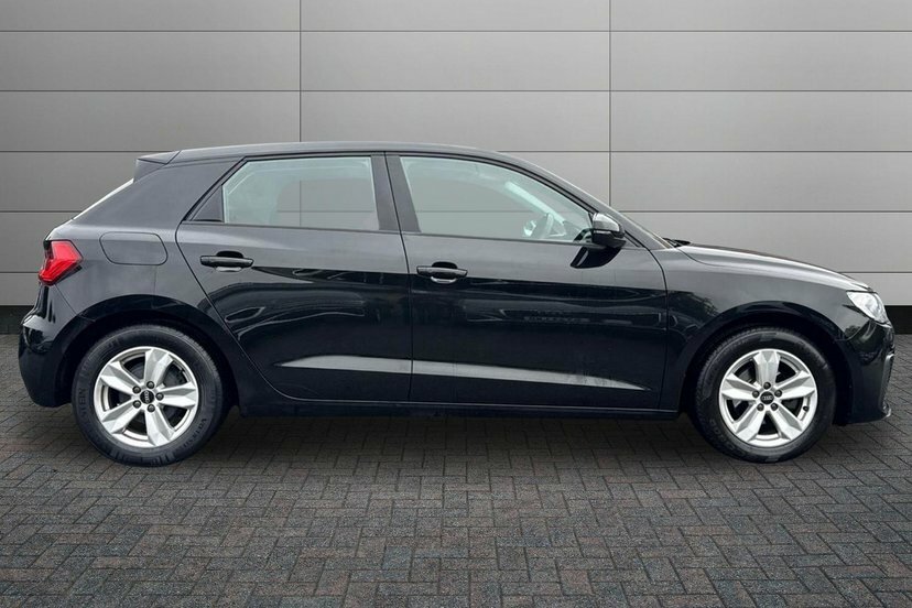 Audi A1 1.0 Tfsi 25 Technik Sportback 9 EA22KBX Black #4