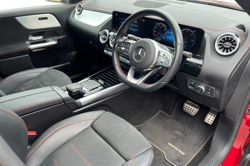 Mercedes-Benz EQA Eqa 300 66.5Kwh Amg Line SN22OTJ Red #4