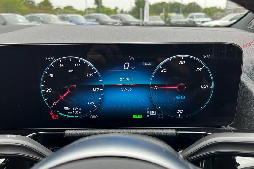 Mercedes-Benz EQA Eqa 300 66.5Kwh Amg Line SN22OTJ Red #5