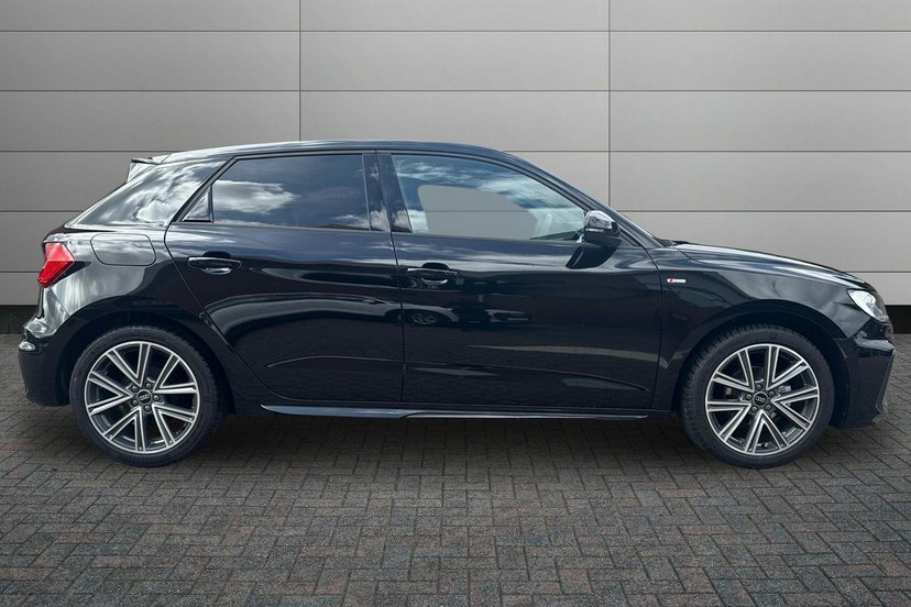 Audi A1 1.0 Tfsi 25 S Line Sportback S Tronic EK26YKV Black #4