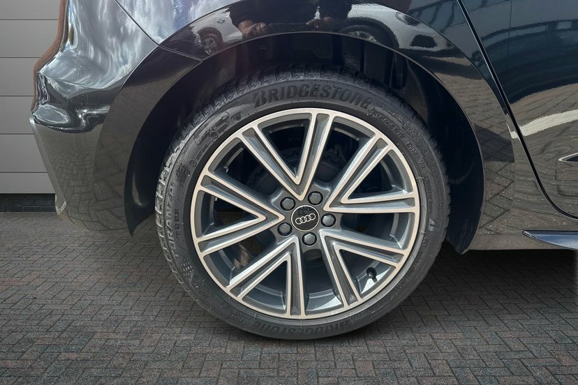 Audi A1 1.0 Tfsi 25 S Line Sportback S Tronic EK26YKV Black #5
