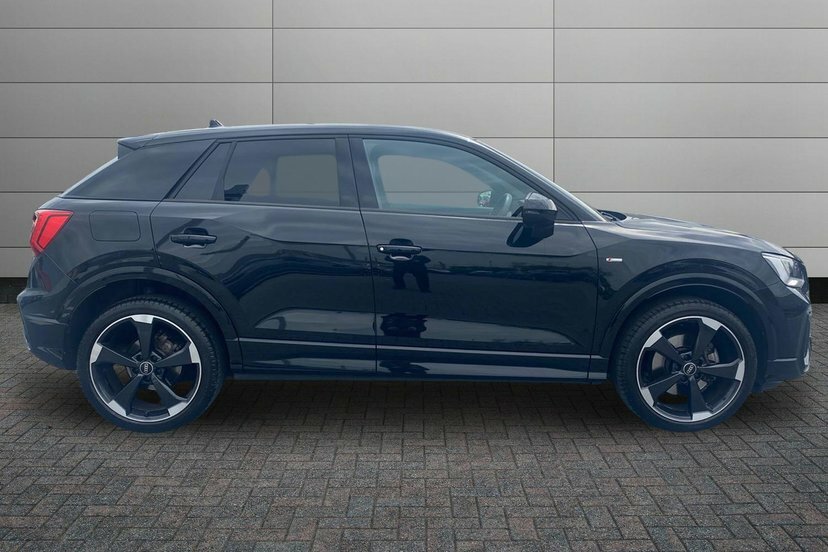 Audi Q2 1.5 Tfsi Cod 35 Black Edition Suv S Tro EF23FLA Black #4