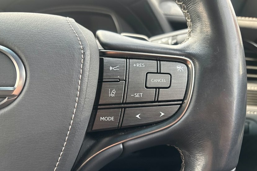Lexus LS Luxury  #19
