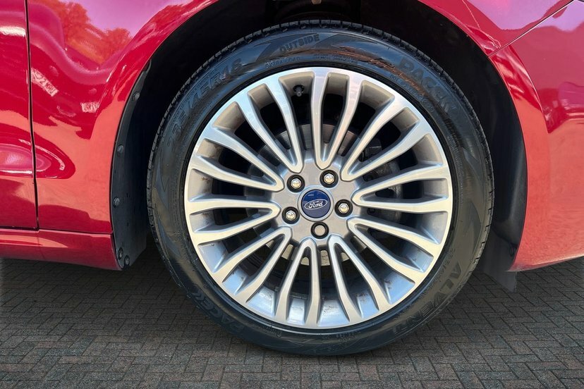 Ford Mondeo 1.5T Ecoboost Titanium Edition Hatchback Petro Red #5