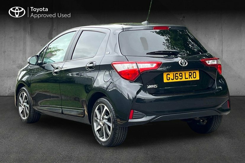 Toyota Yaris 1.5 Vvt-i Y20 Hatchback 111 Ps Black #3