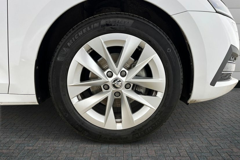 Skoda Octavia Octavia Hatch Se L 1.5 Tsi 150 Ps 6G Man AO24HHK White #5